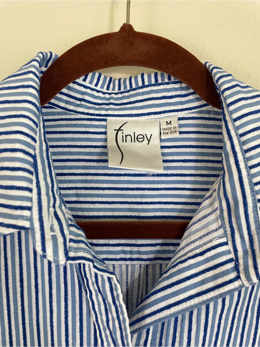 Finley Blue & White Textured Striped Collared Button Up Shirt Size Medium - Picture 2 of 8